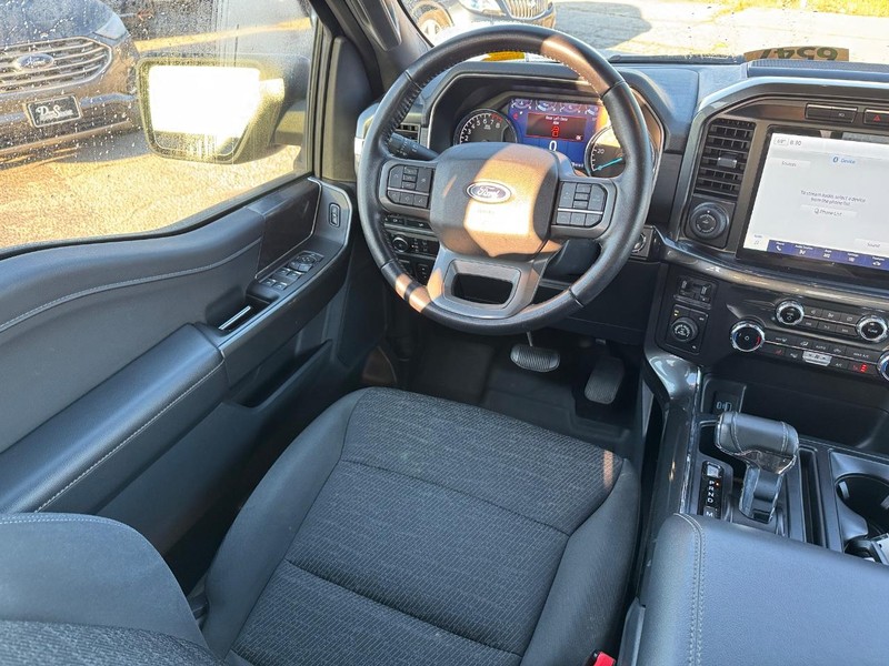 Ford F-150 Vehicle Full-screen Gallery Image 13