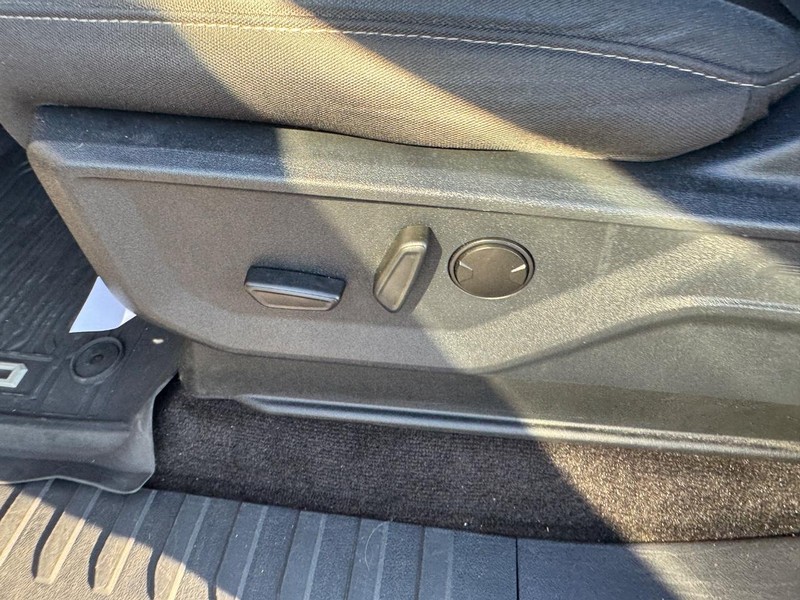 Ford F-150 Vehicle Full-screen Gallery Image 16