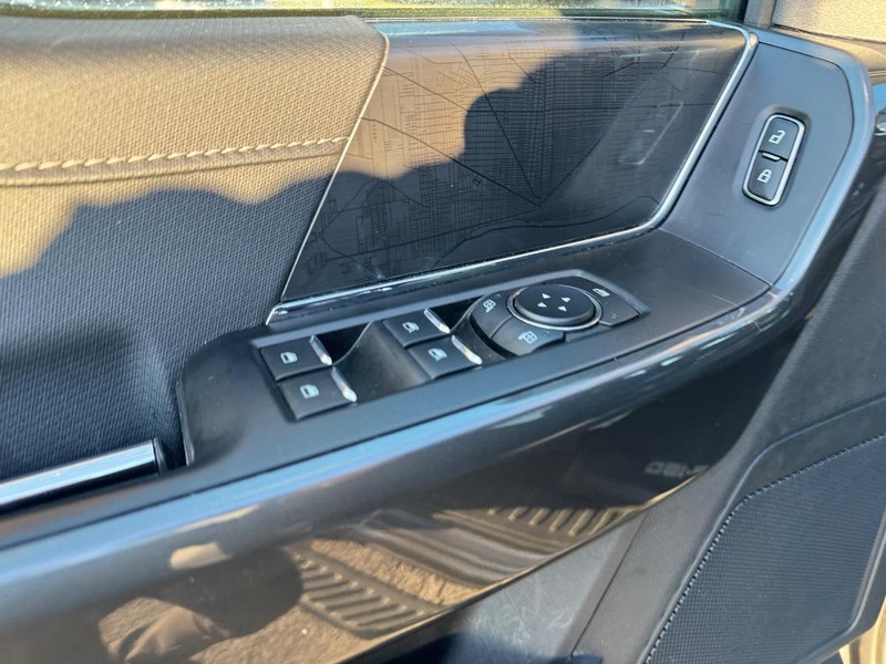 Ford F-150 Vehicle Full-screen Gallery Image 17