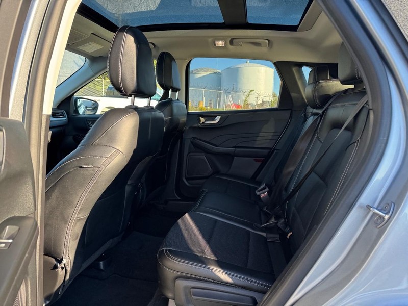 Ford Escape Vehicle Full-screen Gallery Image 12