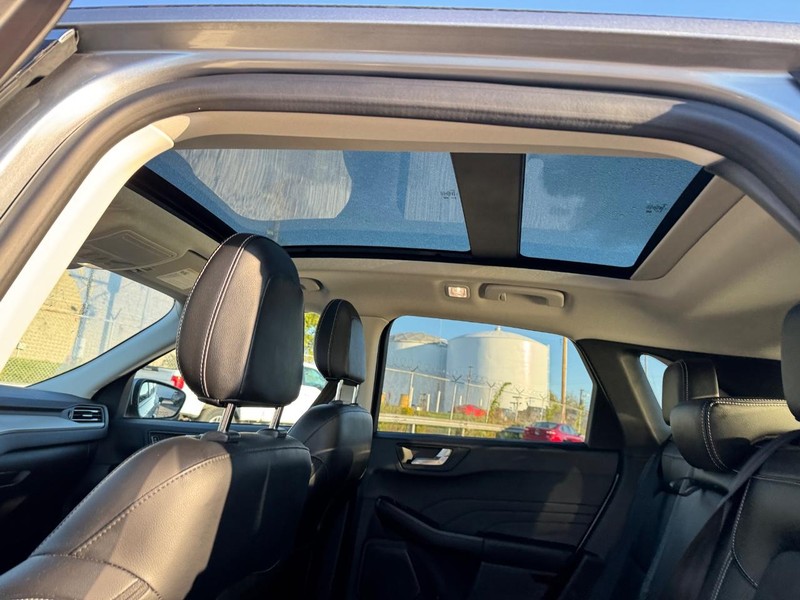 Ford Escape Vehicle Full-screen Gallery Image 13