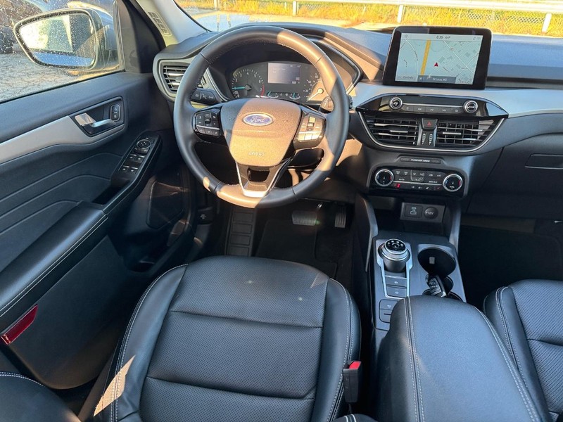 Ford Escape Vehicle Full-screen Gallery Image 14