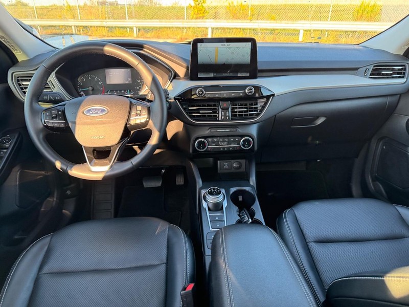 Ford Escape Vehicle Full-screen Gallery Image 15