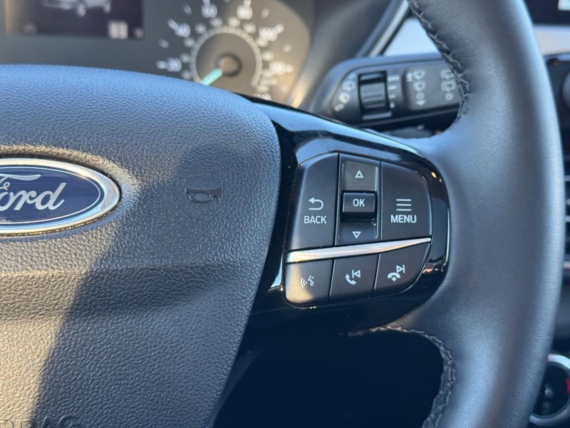 Ford Escape Vehicle Full-screen Gallery Image 21