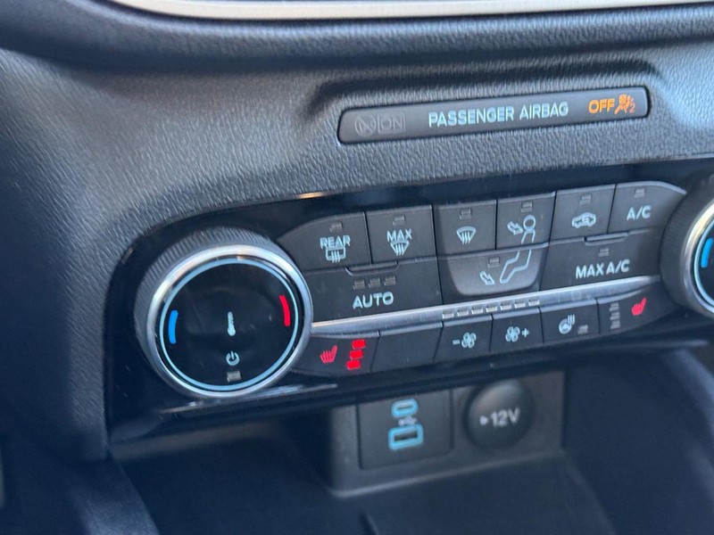 Ford Escape Vehicle Full-screen Gallery Image 23