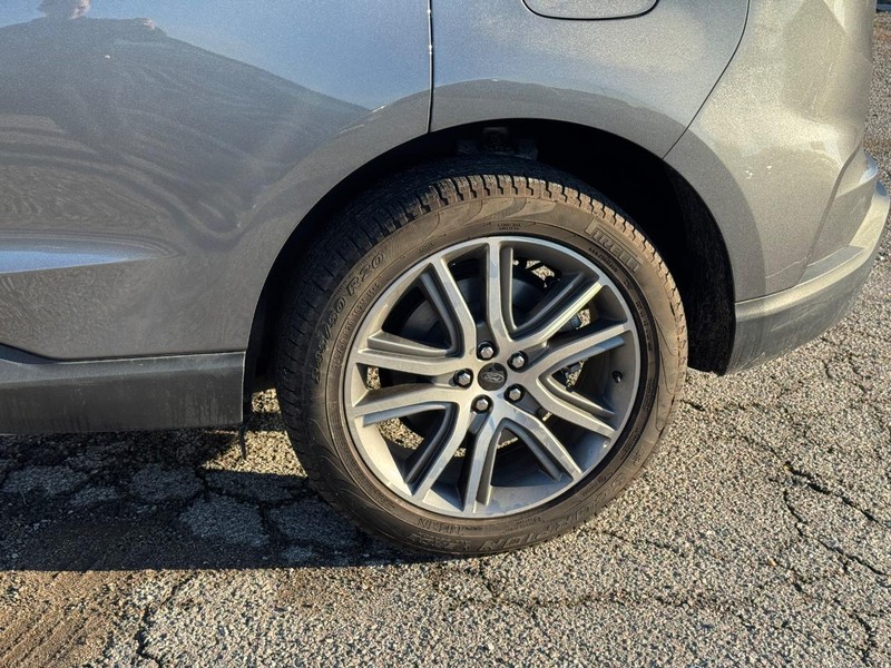 Ford Edge Vehicle Full-screen Gallery Image 11