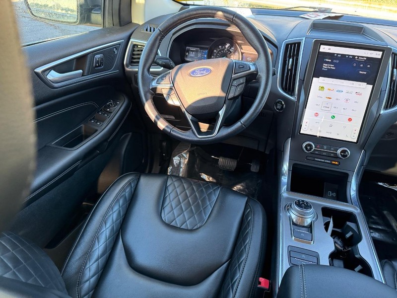 Ford Edge Vehicle Full-screen Gallery Image 13