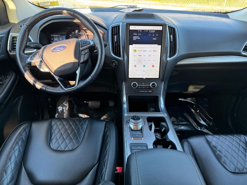 Ford Edge Vehicle Full-screen Gallery Image 14