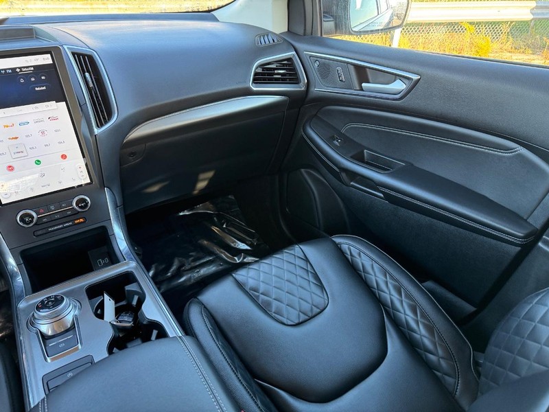 Ford Edge Vehicle Full-screen Gallery Image 15