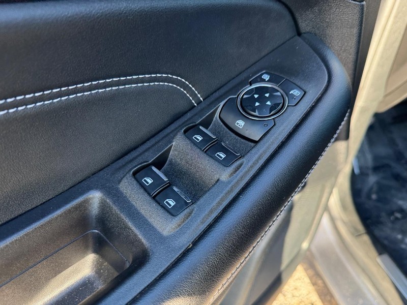 Ford Edge Vehicle Full-screen Gallery Image 17