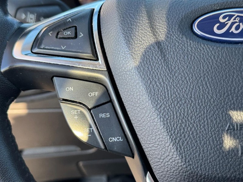 Ford Edge Vehicle Full-screen Gallery Image 20