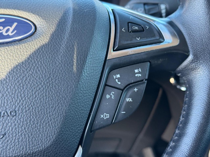 Ford Edge Vehicle Full-screen Gallery Image 21