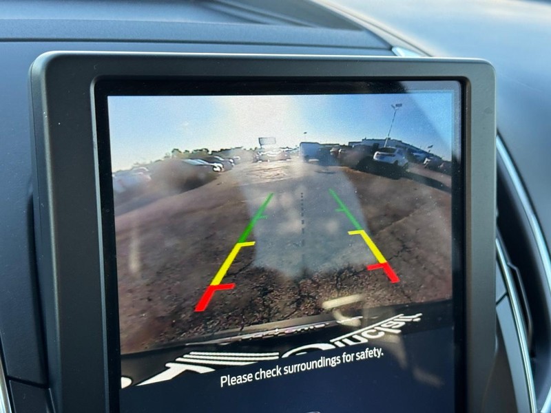 Ford Edge Vehicle Full-screen Gallery Image 23