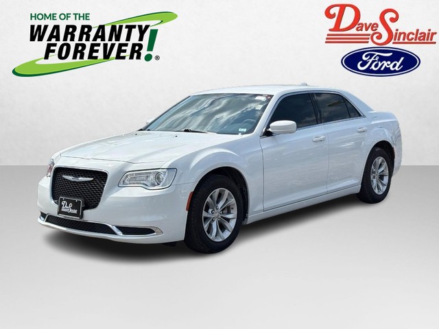 St. Louis MO 2023 Chrysler 300 more details - chrysler 300