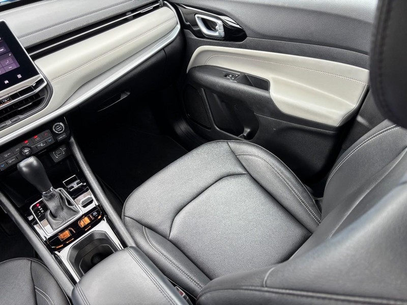 2025 Jeep Compass Limited - Photo 16