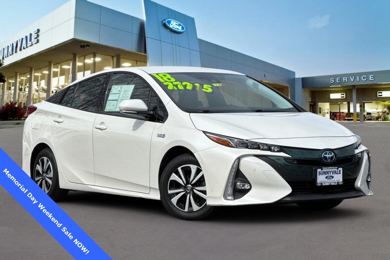 Toyota Prius Prime Vehicle Full-screen Gallery Image 02