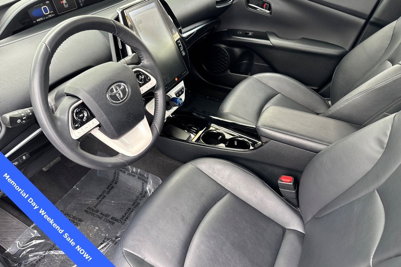 Toyota Prius Prime Vehicle Full-screen Gallery Image 11