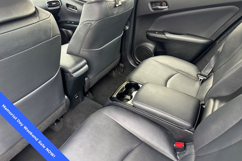 Toyota Prius Prime Vehicle Full-screen Gallery Image 13
