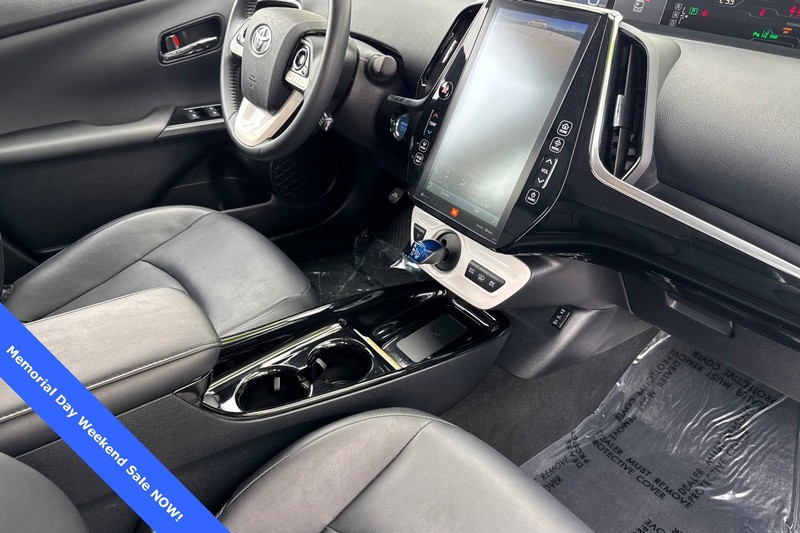 Toyota Prius Prime Vehicle Full-screen Gallery Image 17
