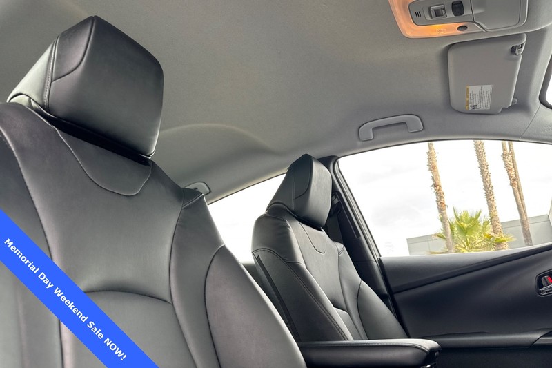 Toyota Prius Prime Vehicle Full-screen Gallery Image 18