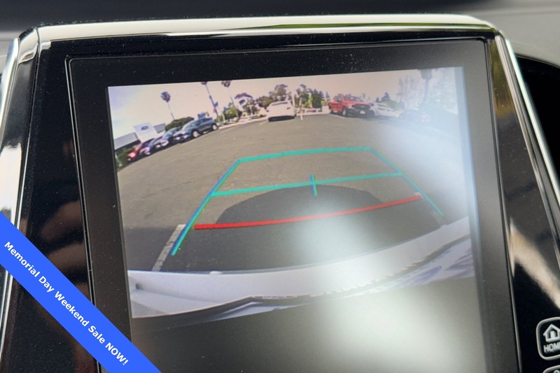 Toyota Prius Prime Vehicle Full-screen Gallery Image 21