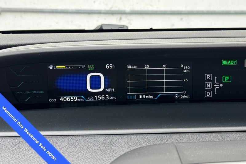 Toyota Prius Prime Vehicle Full-screen Gallery Image 26