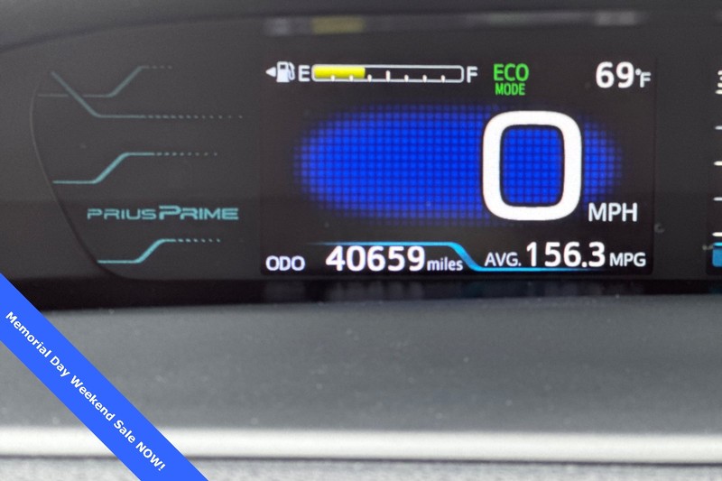 Toyota Prius Prime Vehicle Full-screen Gallery Image 27