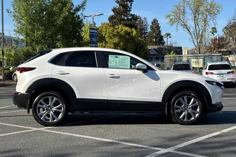 Mazda CX-30 Vehicle Full-screen Gallery Image 03