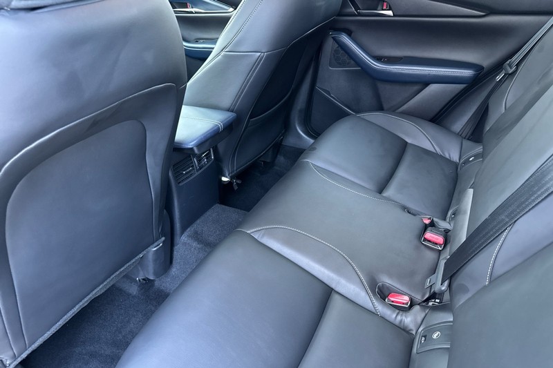 Mazda CX-30 Vehicle Full-screen Gallery Image 13