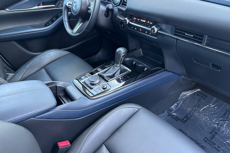 Mazda CX-30 Vehicle Full-screen Gallery Image 17