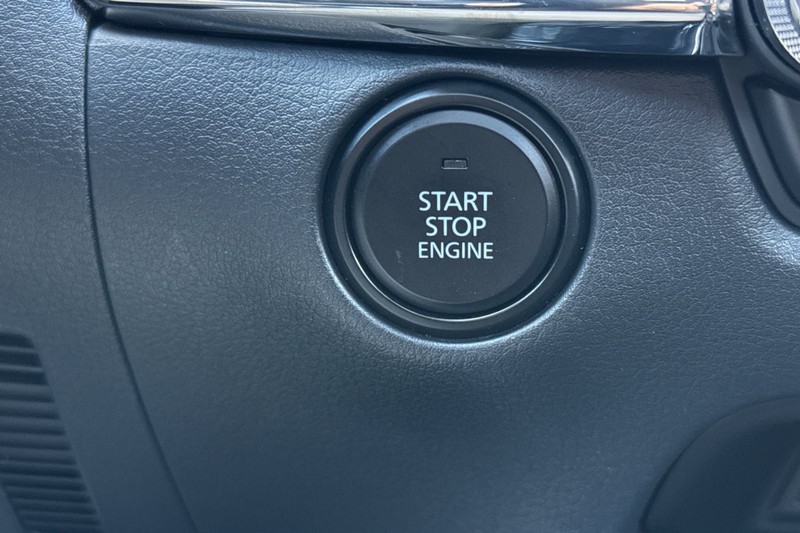 Mazda CX-30 Vehicle Full-screen Gallery Image 23