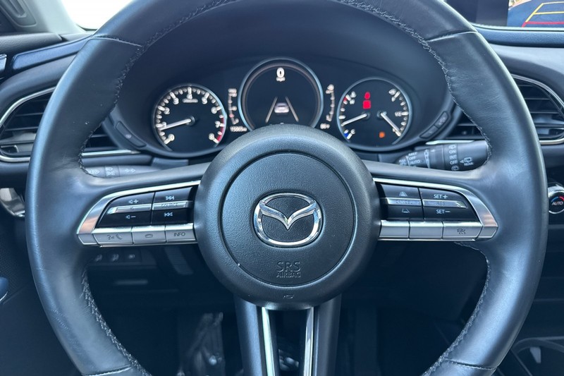 Mazda CX-30 Vehicle Full-screen Gallery Image 24