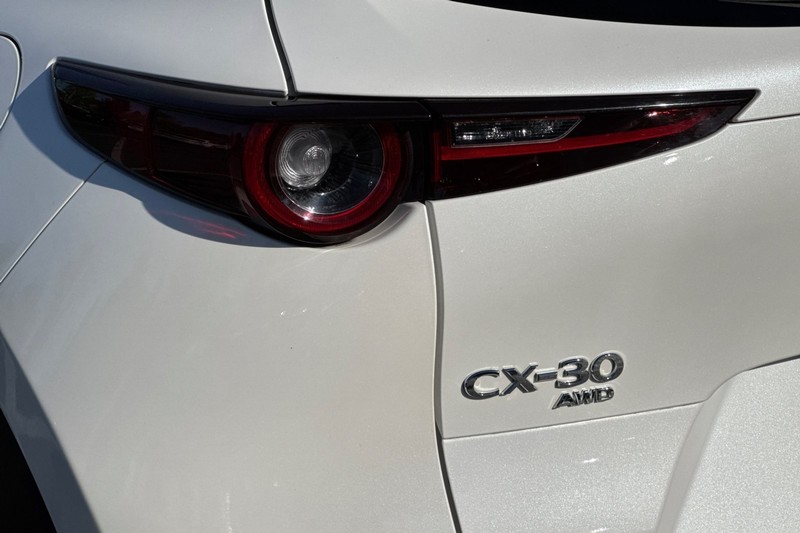 Mazda CX-30 Vehicle Full-screen Gallery Image 28