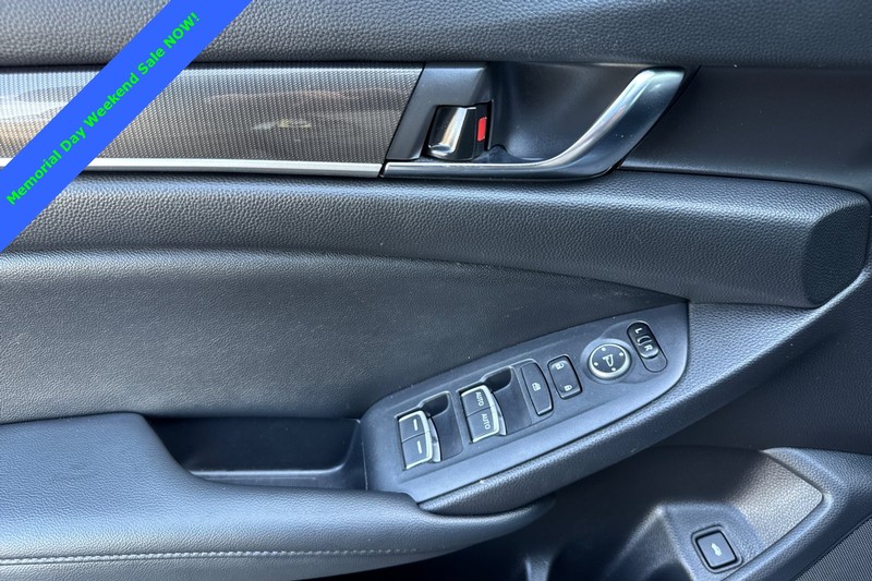 Honda Accord Sedan Vehicle Full-screen Gallery Image 11
