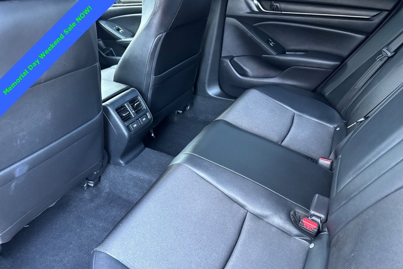 Honda Accord Sedan Vehicle Full-screen Gallery Image 12