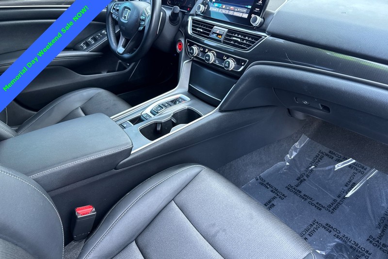 Honda Accord Sedan Vehicle Full-screen Gallery Image 15