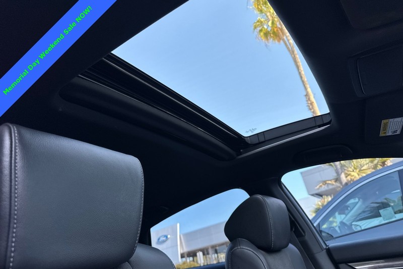 Honda Accord Sedan Vehicle Full-screen Gallery Image 16