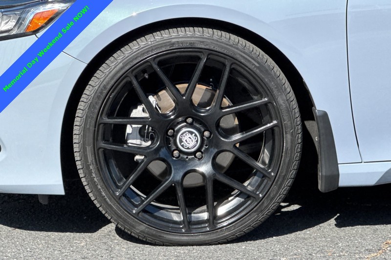 Honda Accord Sedan Vehicle Full-screen Gallery Image 25