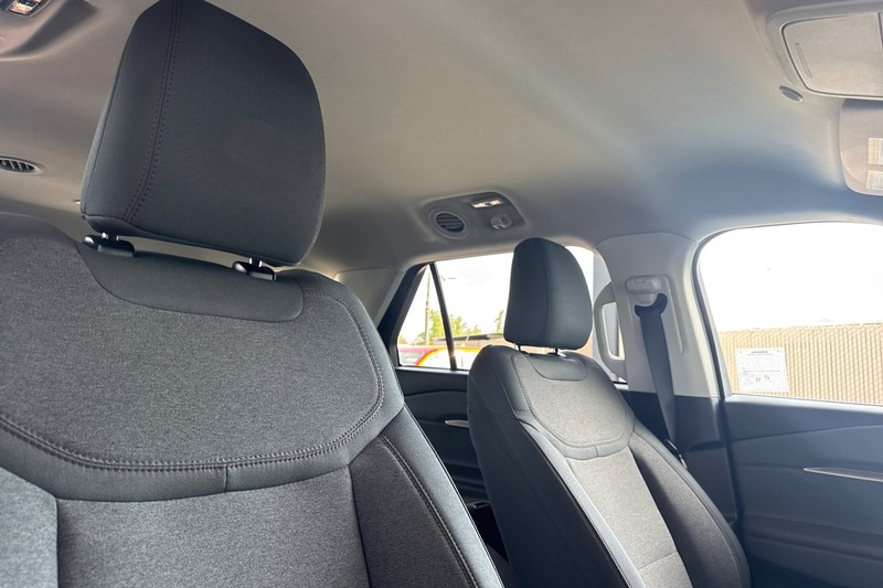 Ford Explorer Vehicle Full-screen Gallery Image 18