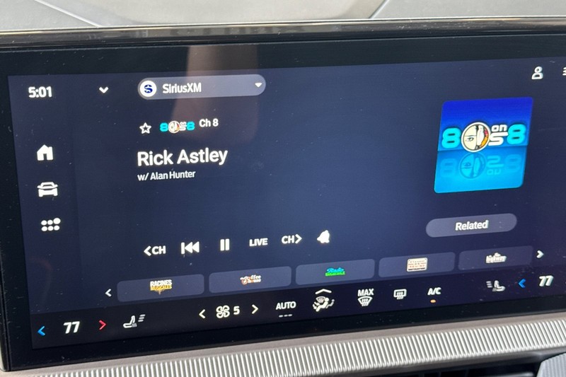 Ford Explorer Vehicle Full-screen Gallery Image 19