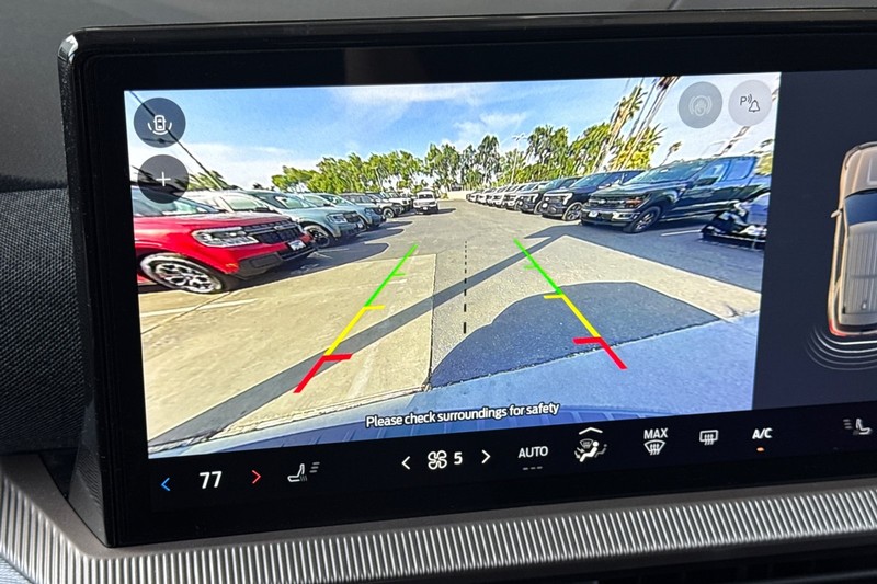 Ford Explorer Vehicle Full-screen Gallery Image 20