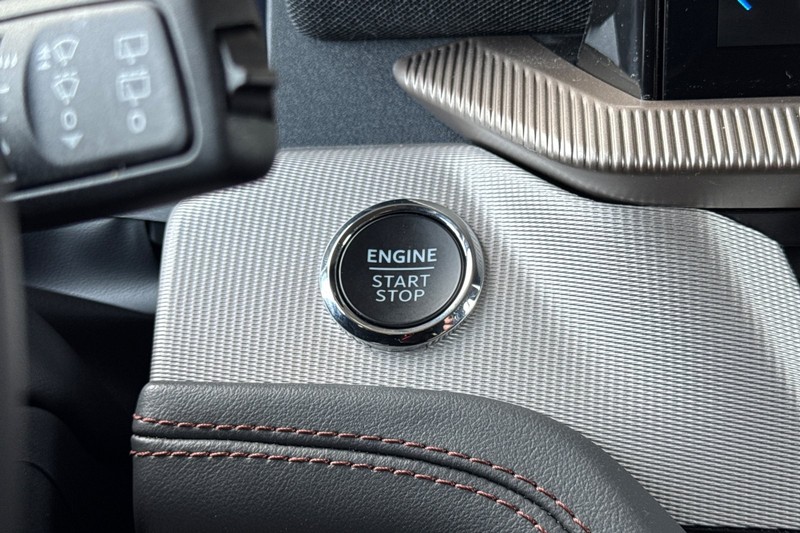 Ford Explorer Vehicle Full-screen Gallery Image 23