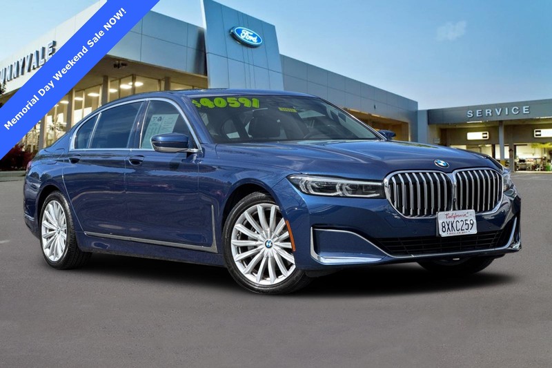 BMW 7 Series Vehicle Full-screen Gallery Image 02
