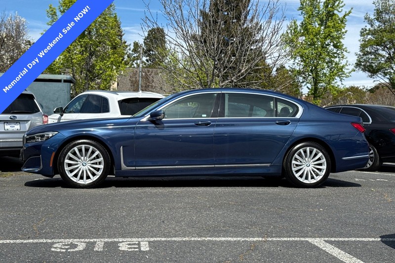 BMW 7 Series Vehicle Full-screen Gallery Image 07