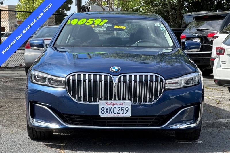 BMW 7 Series Vehicle Full-screen Gallery Image 09