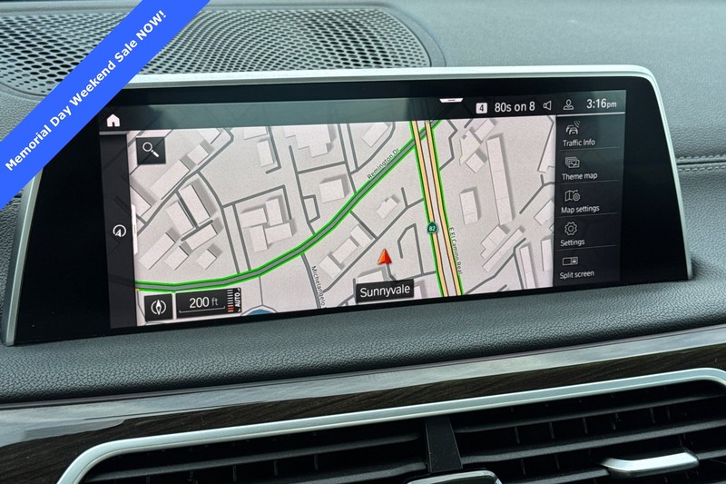 BMW 7 Series Vehicle Full-screen Gallery Image 18