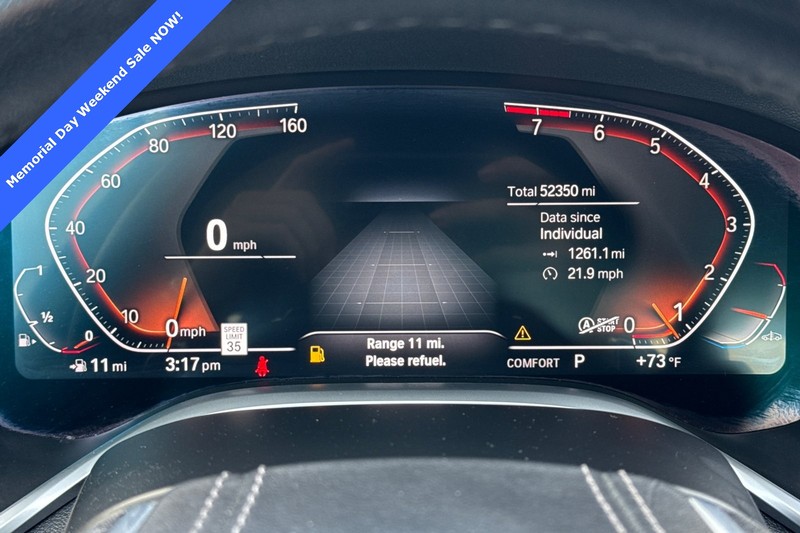 BMW 7 Series Vehicle Full-screen Gallery Image 24