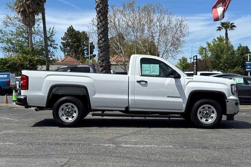 GMC Sierra 1500 Vehicle Full-screen Gallery Image 03