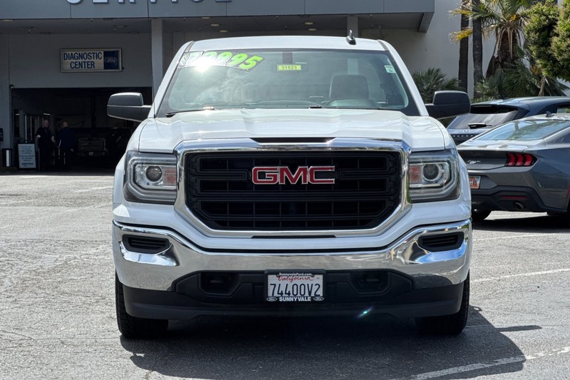 GMC Sierra 1500 Vehicle Full-screen Gallery Image 10