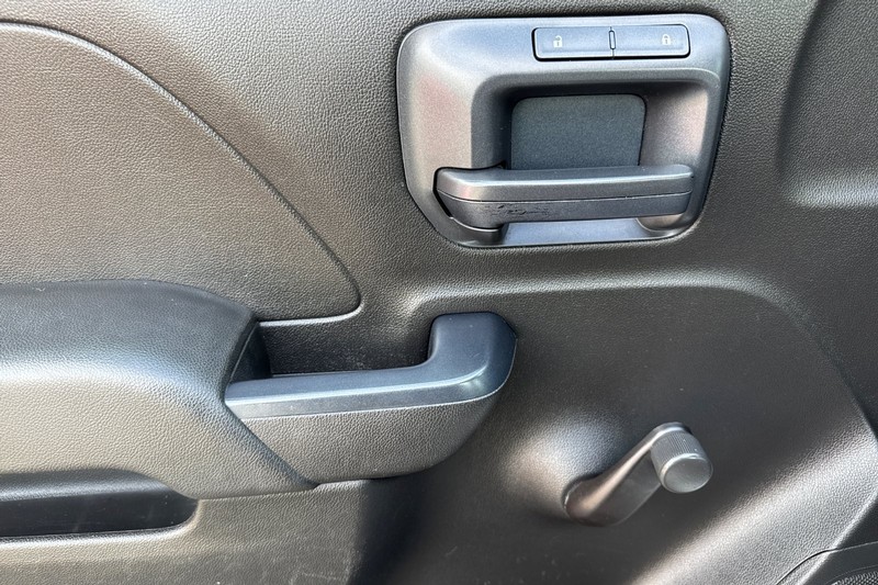 GMC Sierra 1500 Vehicle Full-screen Gallery Image 12